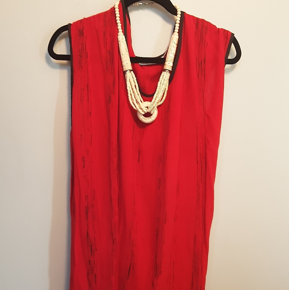 RED and BLACK SLEEVELESS TOP X-PLUS
